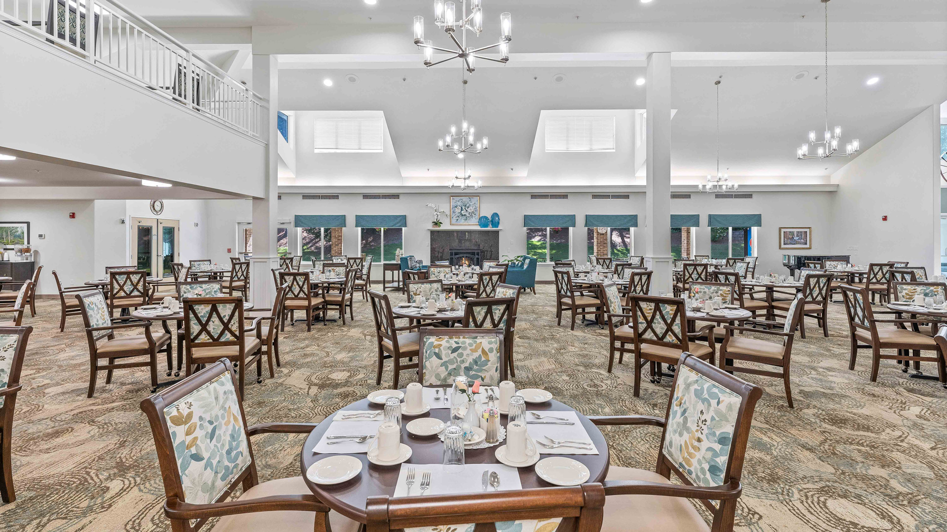 The dining room at Jordan Oaks set for mealtime