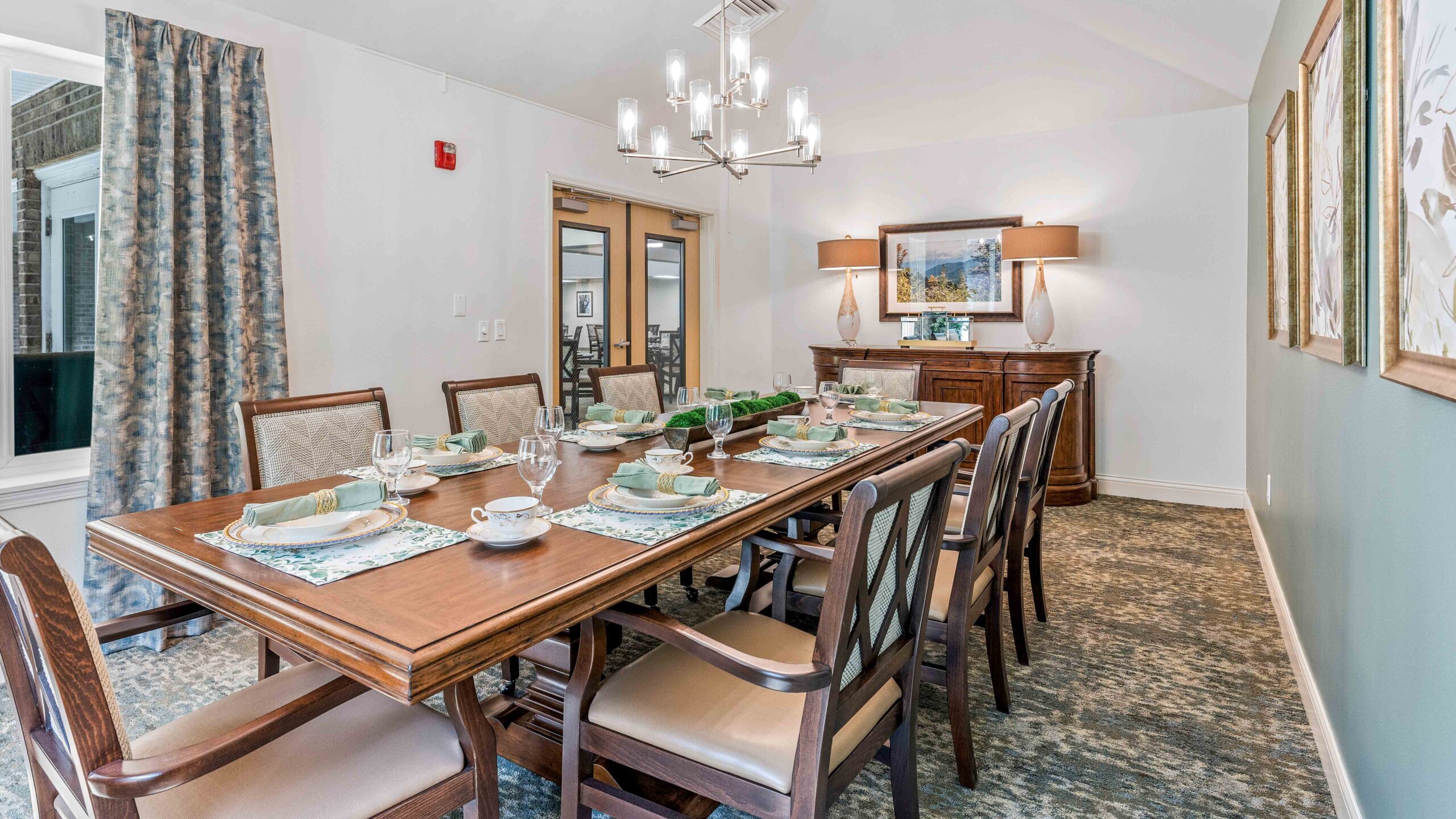 The dining room at Jordan Oaks