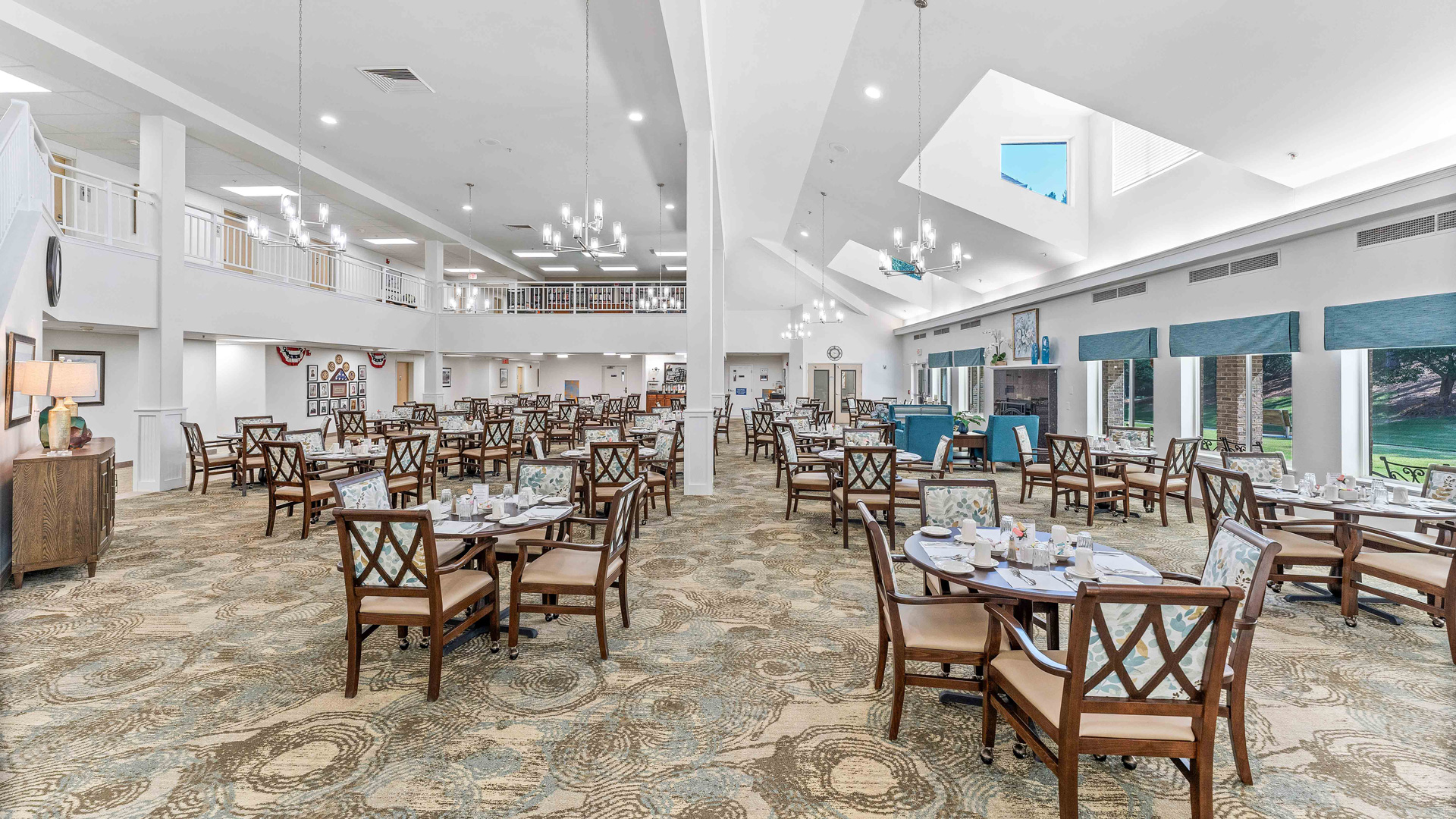 The dining room at Jordan Oaks set for mealtime