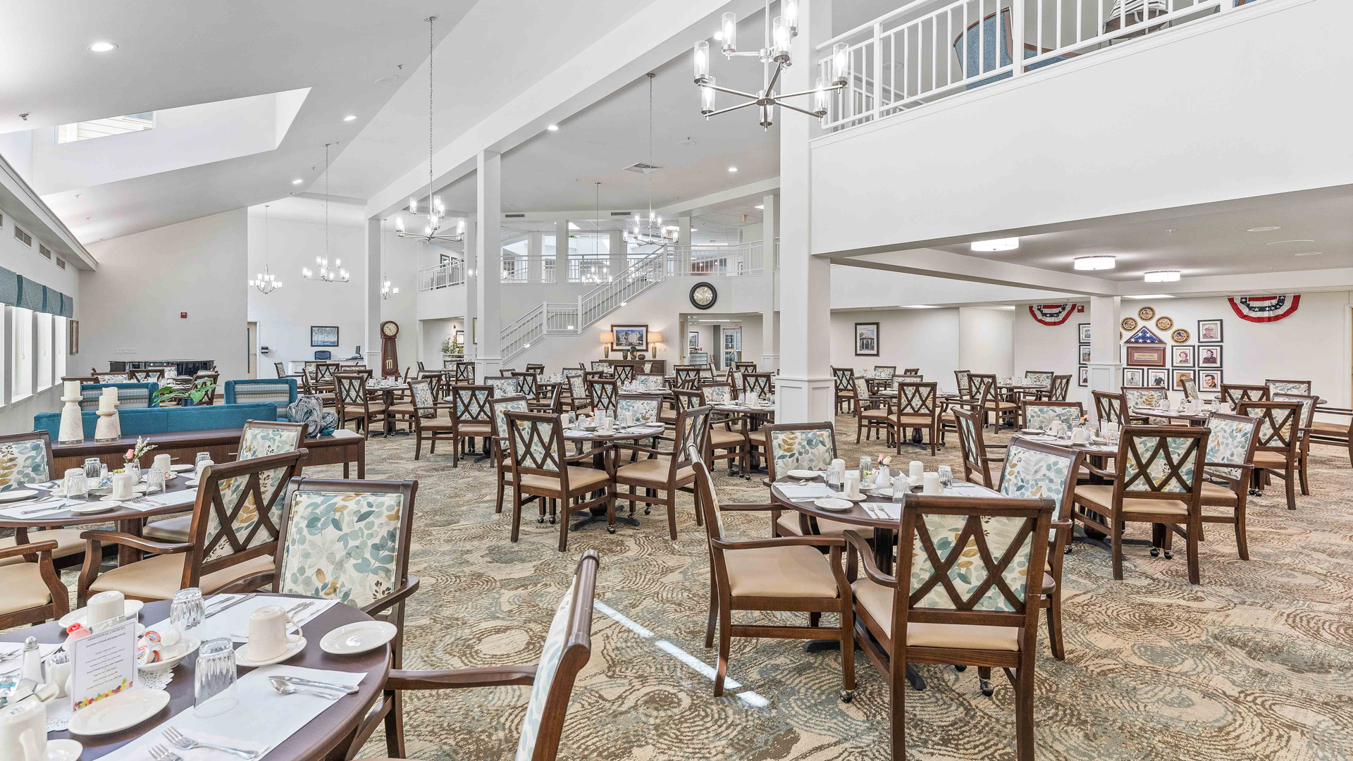 The dining room at Jordan Oaks set for mealtime